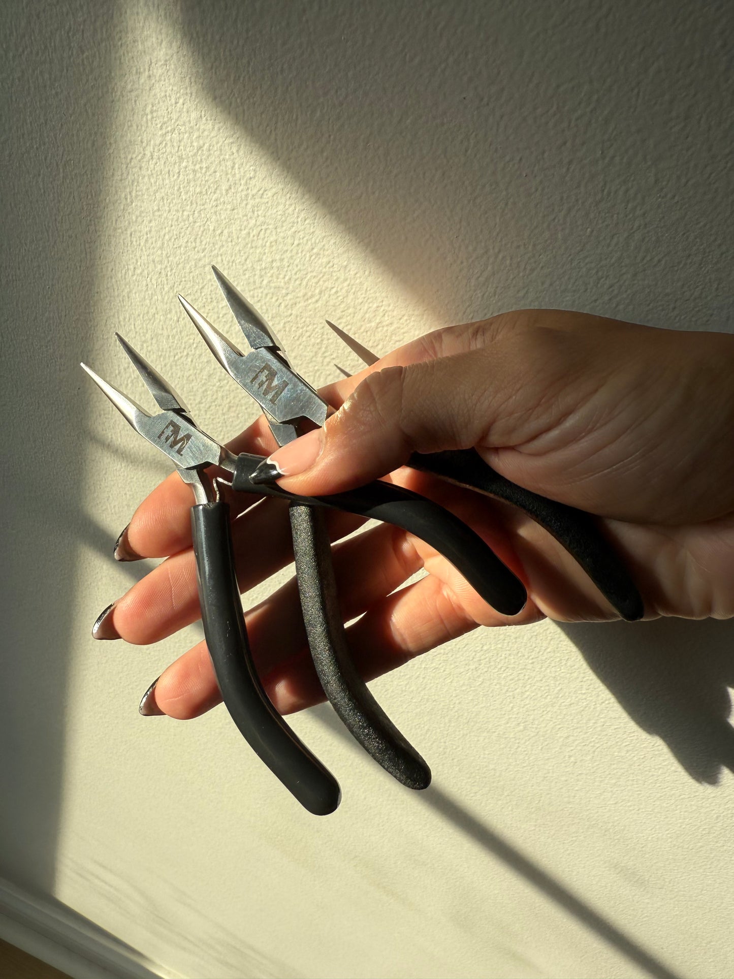 tM Closing Pliers